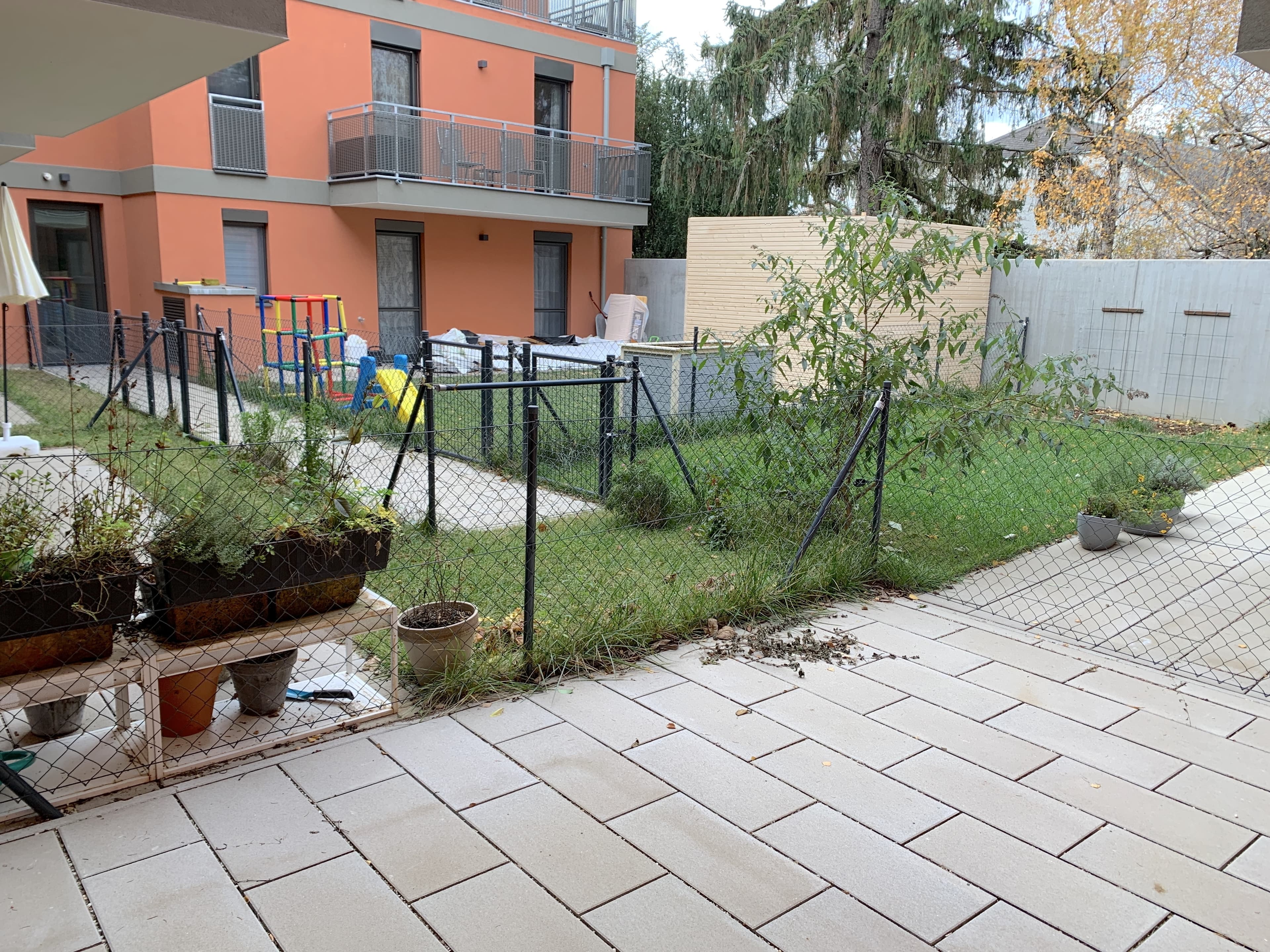 HELLE TERRASSENWOHNUNG IN OBERLAAER RUHELAGE!