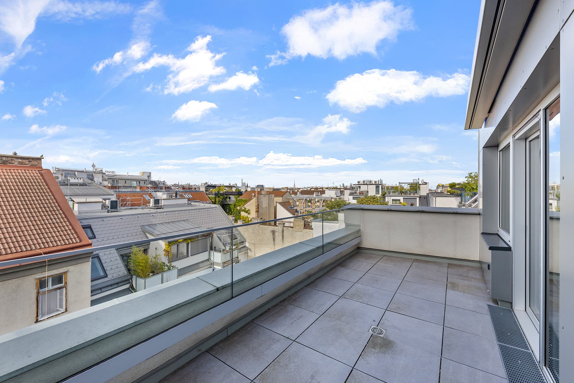 Traumhafte 4-Zimmer-Dachgeschosswohnung mit 2 Terrassen & Blick auf den Stephansdom