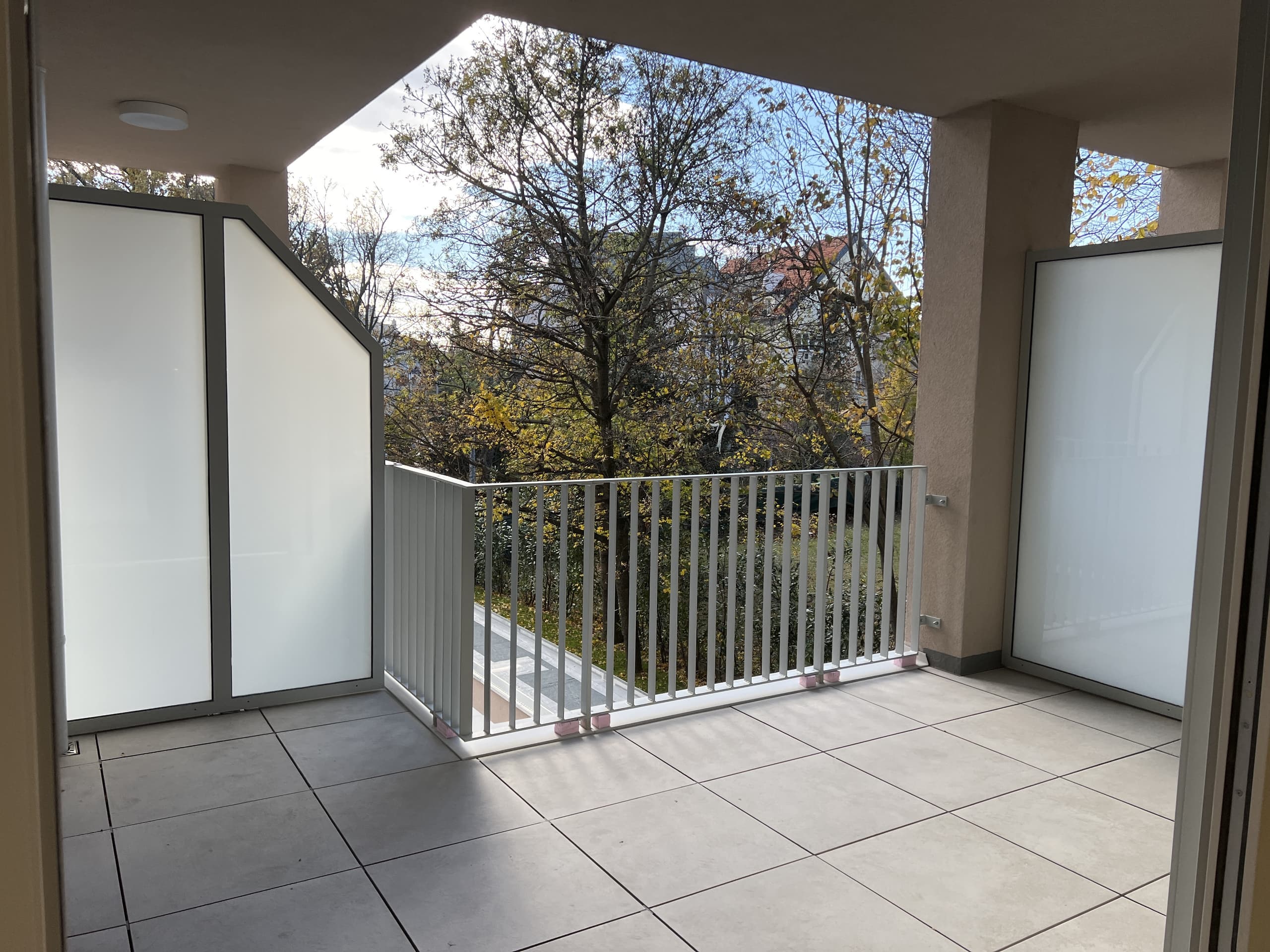 2 ZIMMER WOHNUNG "UPPER HILLSIDE"