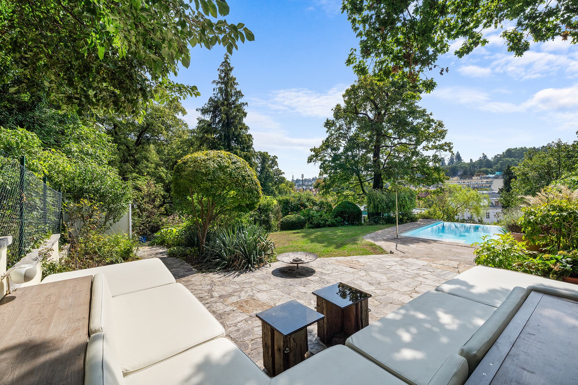 Elegante Villa mit historischem Garten in Dornbach