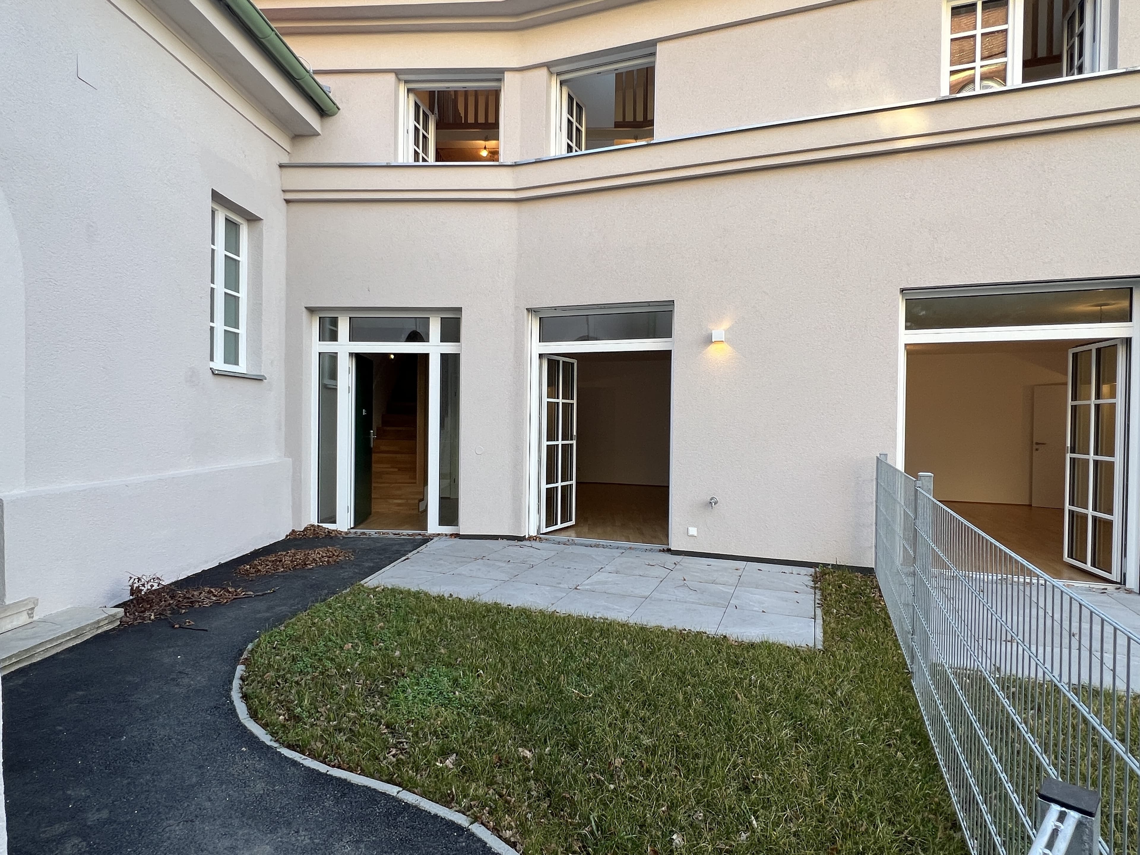 GARTENWOHUNG AUF 3 EBENEN IN MAUER