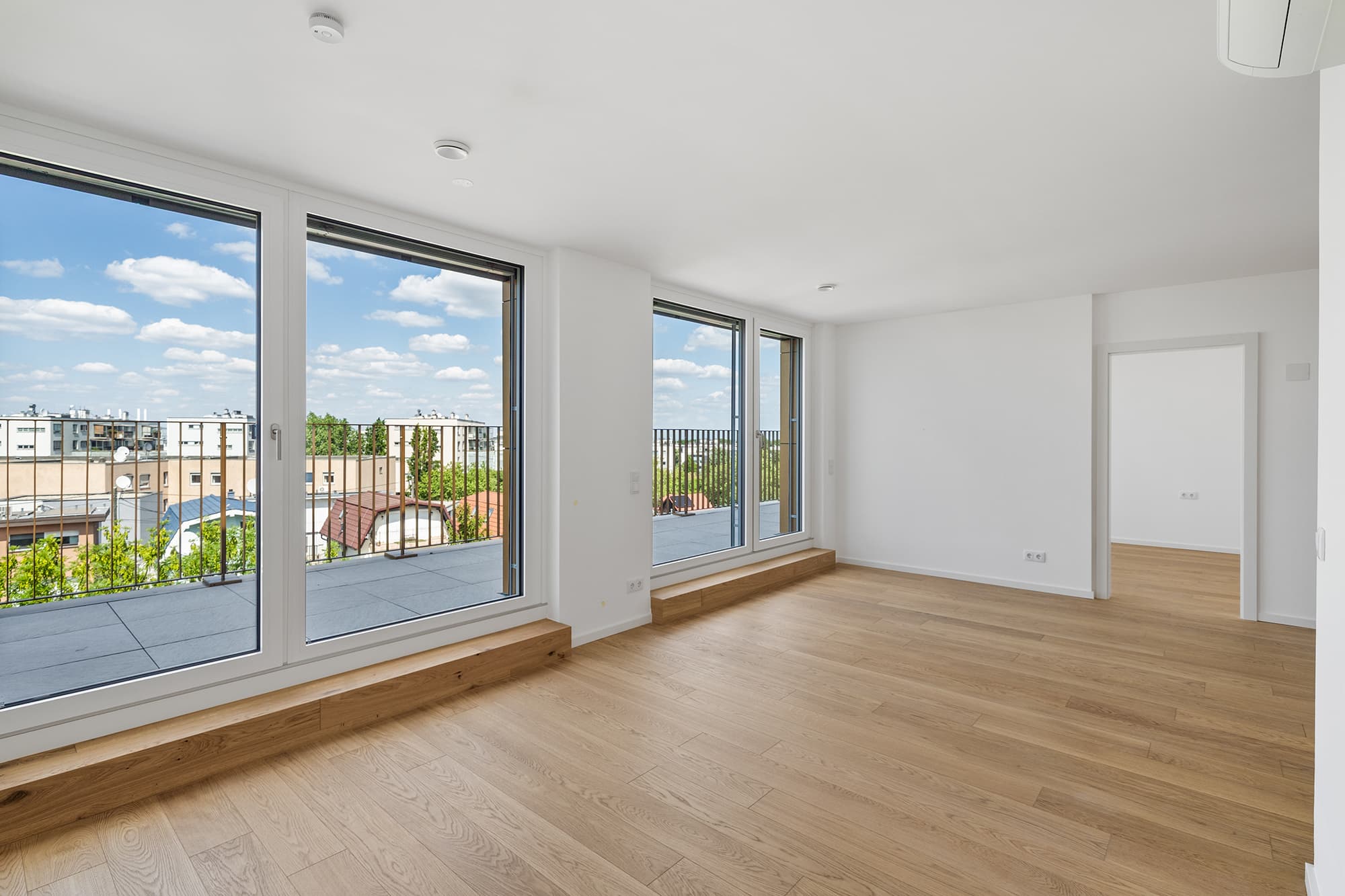 Provisionsfrei! 4 - Zimmer DG-Wohnung im Erstbezug mit Terrasse und Weitblick