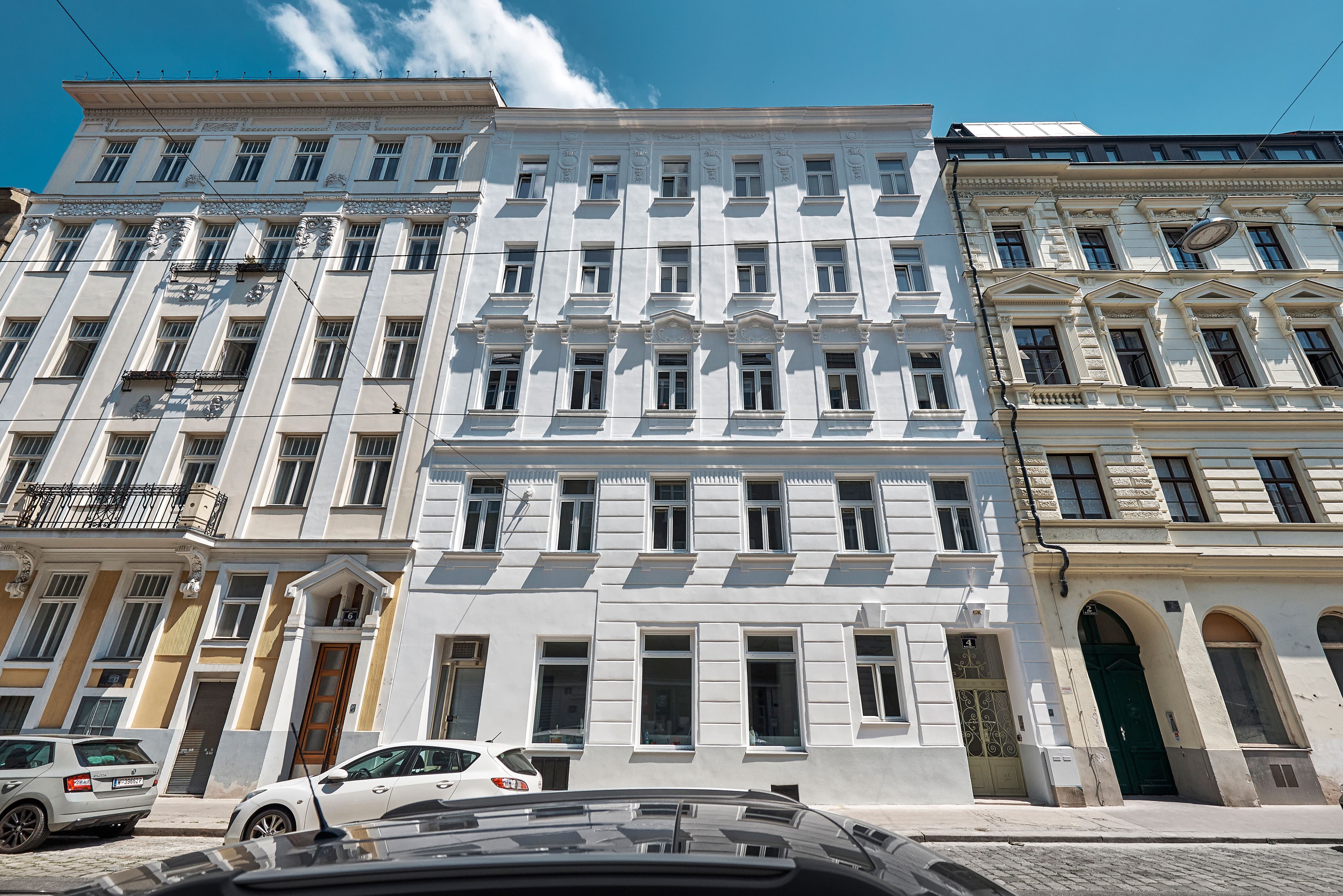 Sanierungsbedürftige Altbauwohnungen bzw. ROHDACHBODEN Nähe Wallensteinplatz