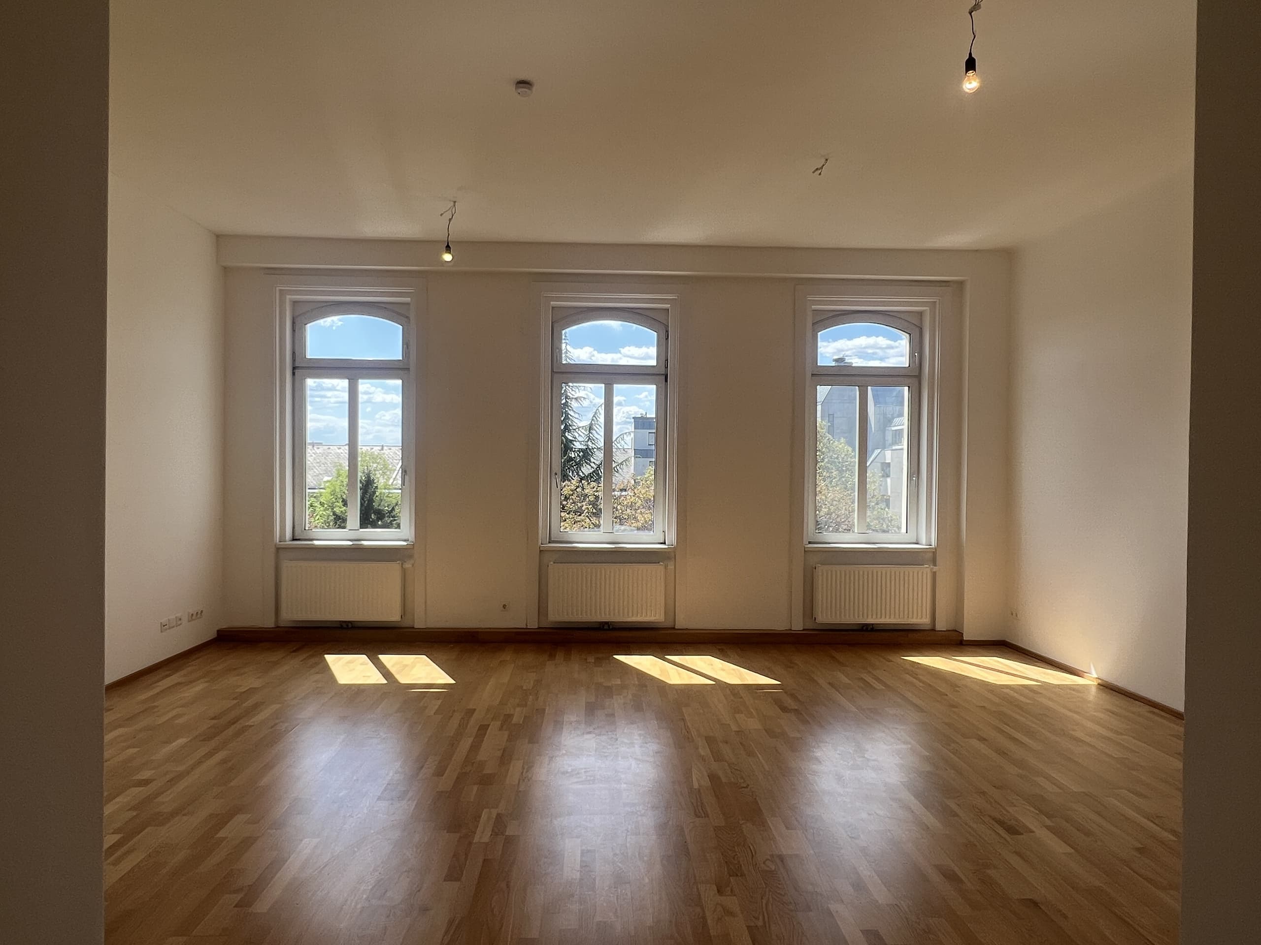 4-ZIMMER-WOHNUNG IN BEGEHRTER LAGE NAHE MARIAHILFER STRASSE!