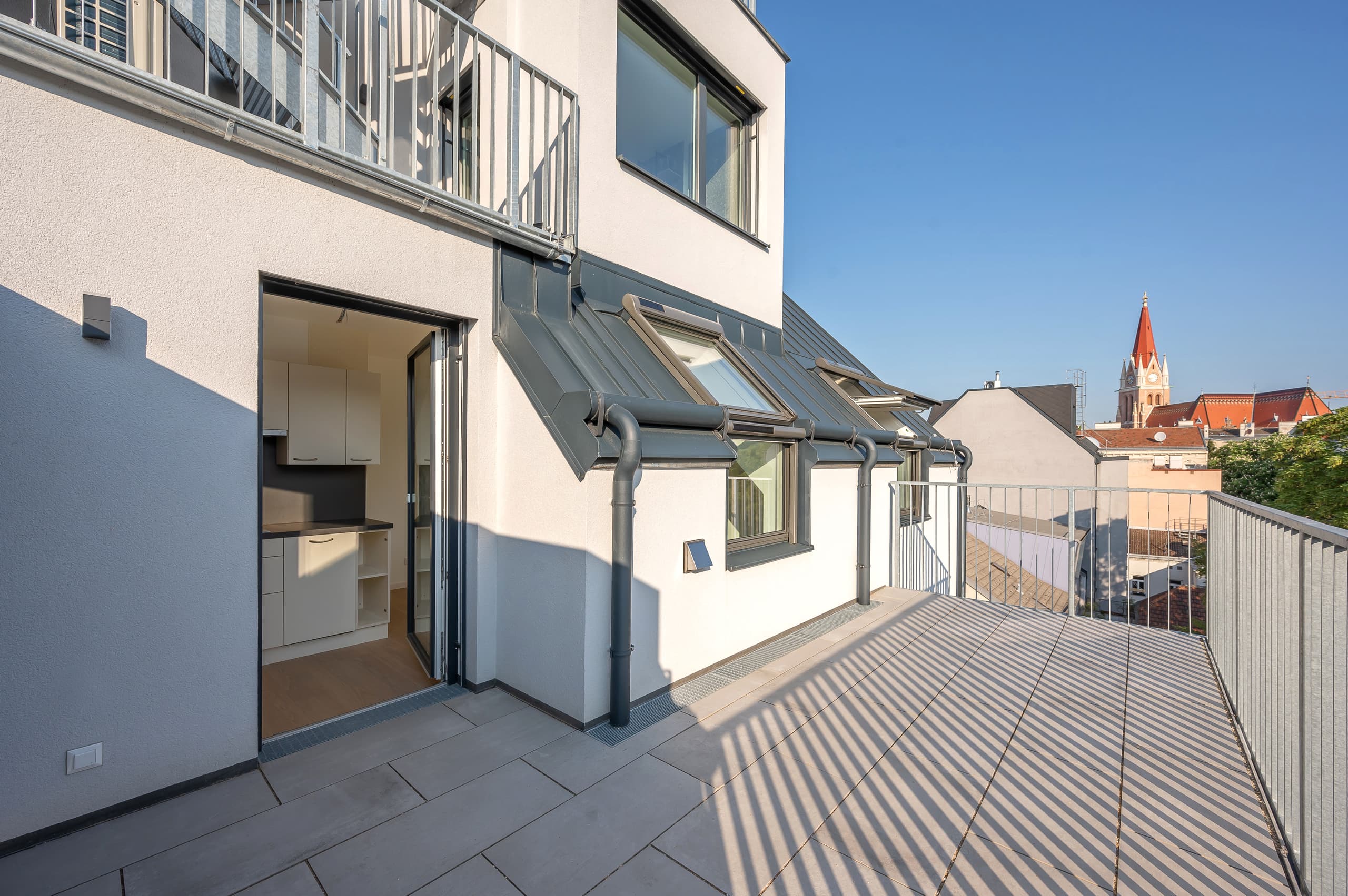 MODERNE 2 ZIMMER DG WOHNUNG MIT TERRASSE @ BREITENSEER STRASSE 26 - bis spätestens 12/29 gut vermietet