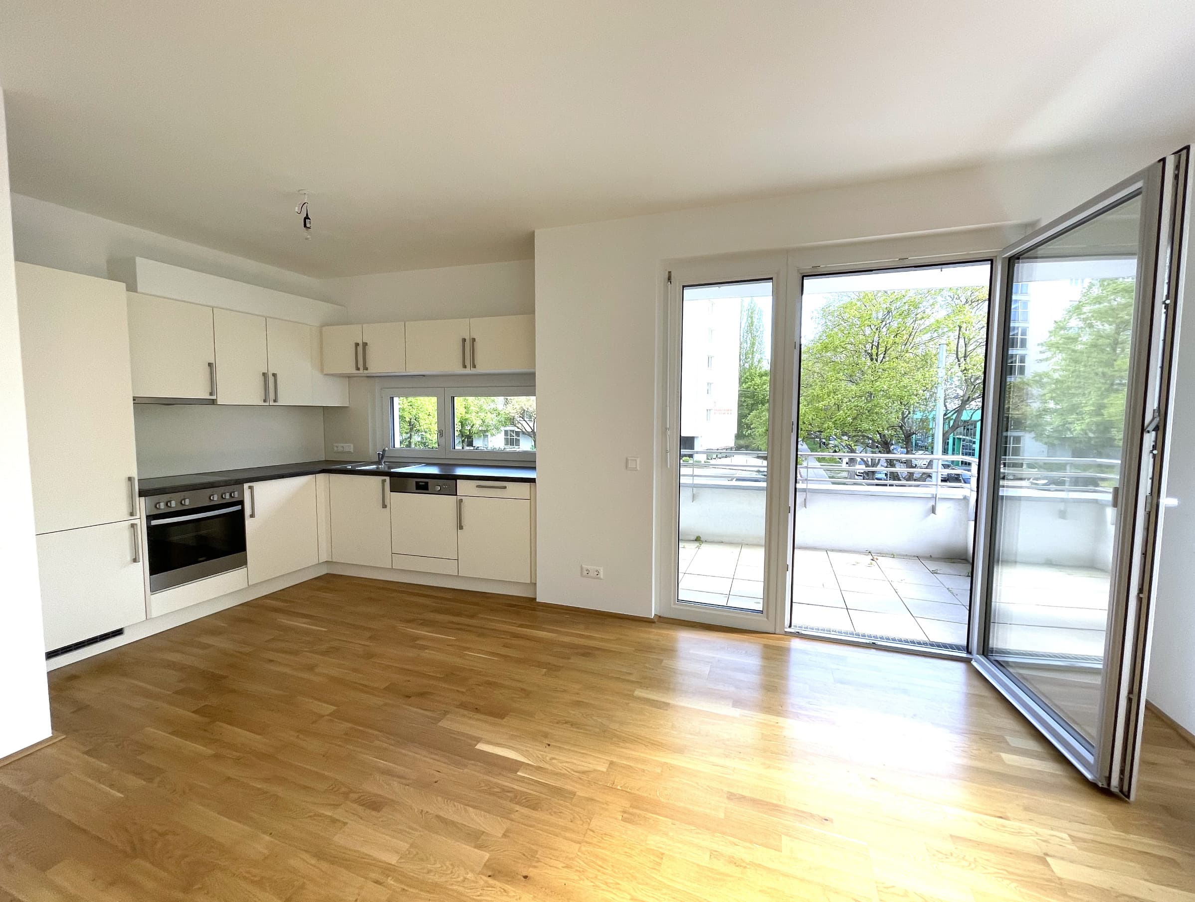 3-ZIMMER WOHNUNG MIT BALKON NAHE U1!