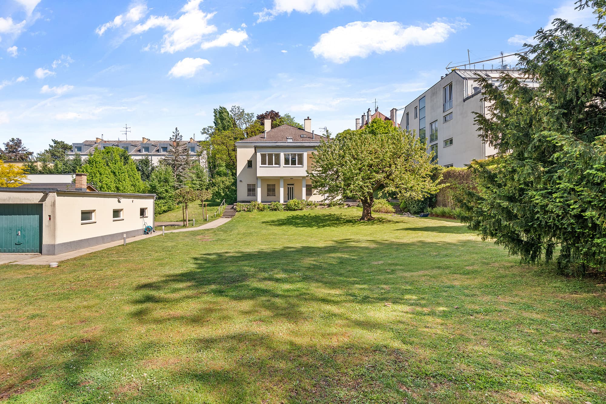 HAUS IN HIETZINGS BESTLAGE MIT TRAUMHAFTEM GARTEN!