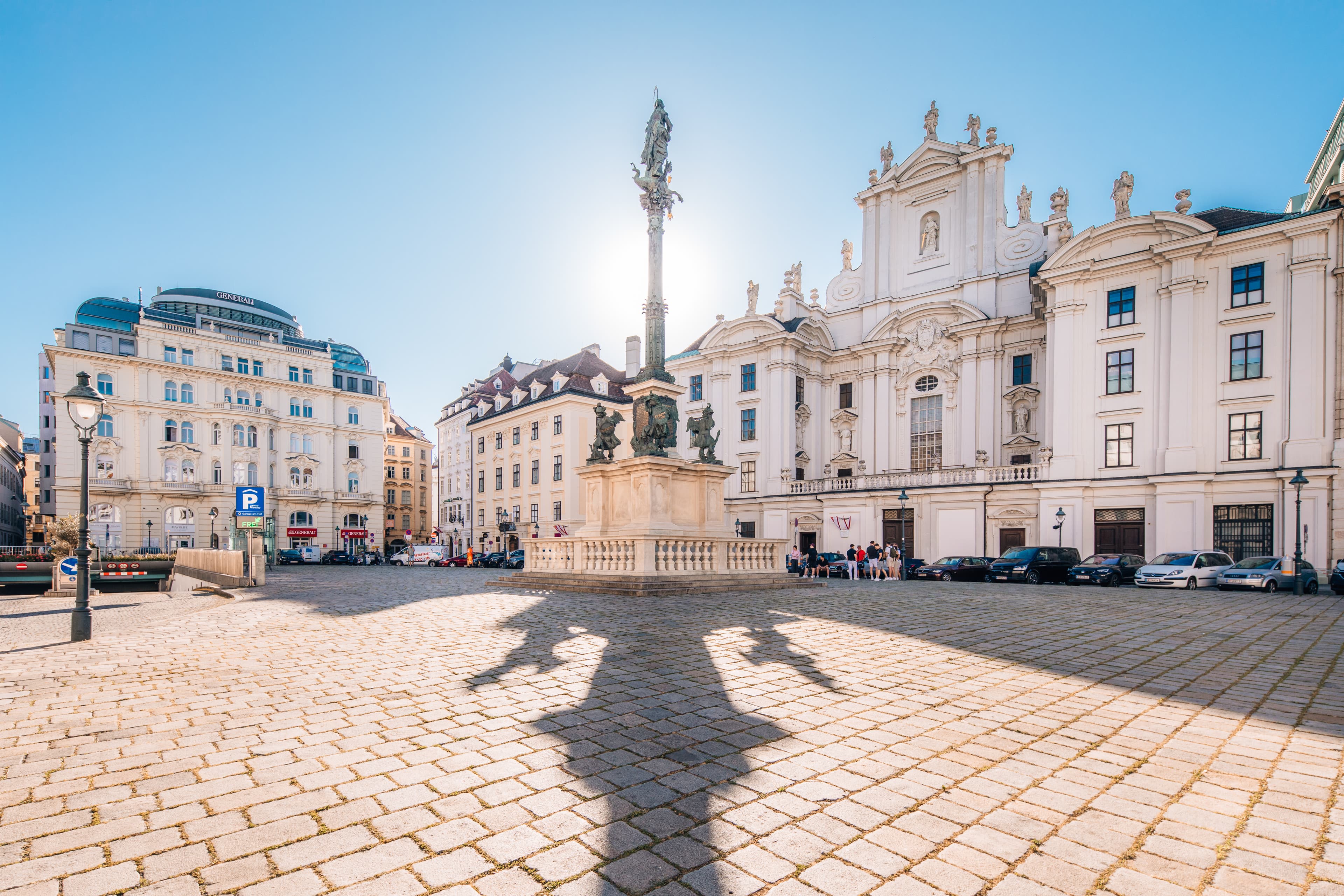 THE CREST - Viennese Living Anno 1883