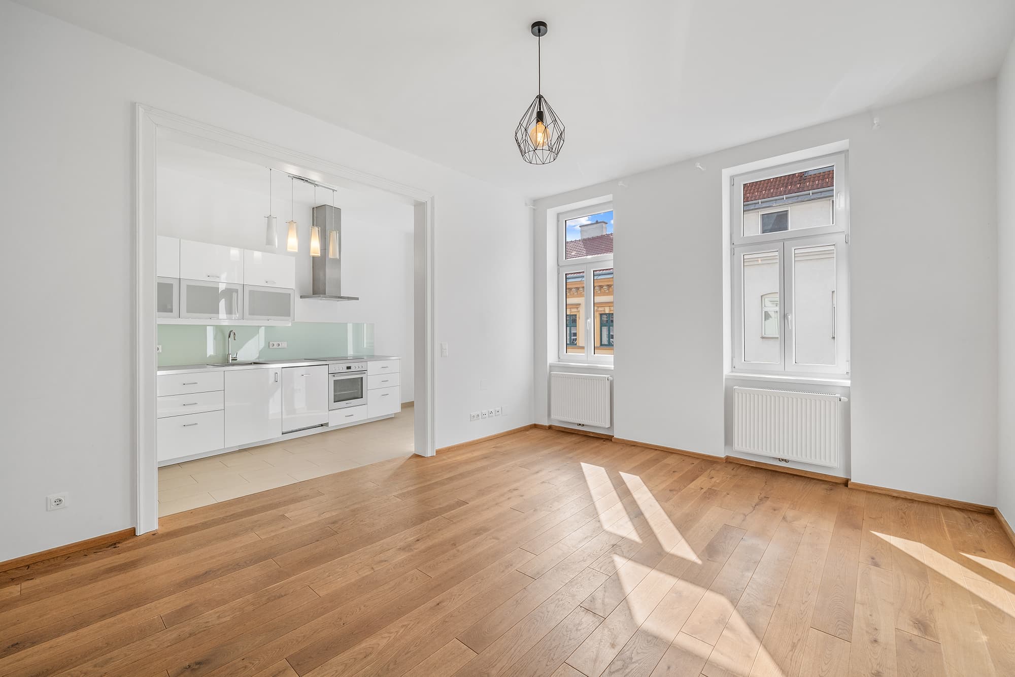 Wunderschöne 4-ZIMMER-ALTBAUWOHNUNG mit Balkon nahe Schlossquadrat