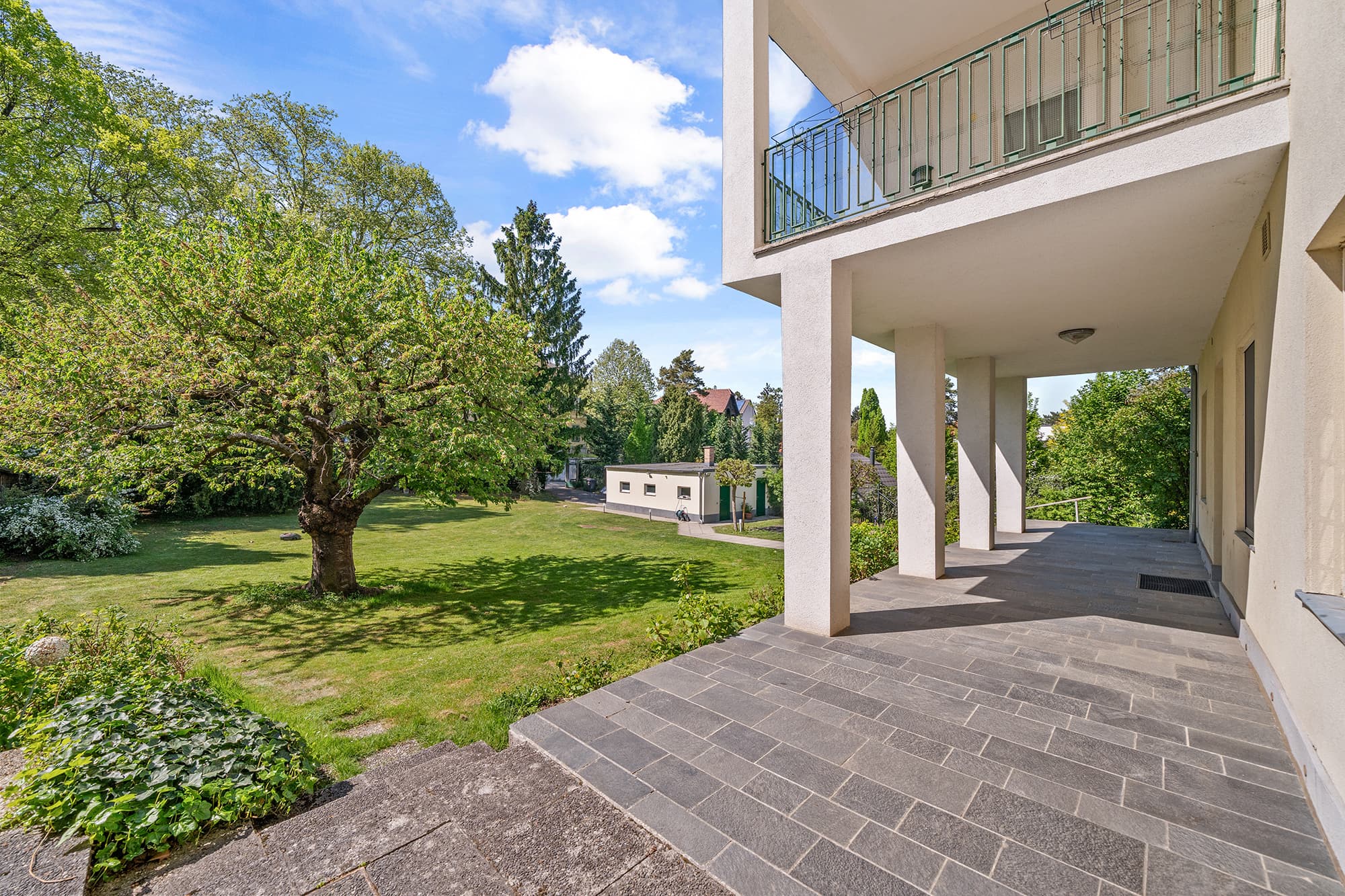 HAUS IN HIETZINGS BESTLAGE MIT TRAUMHAFTEM GARTEN!