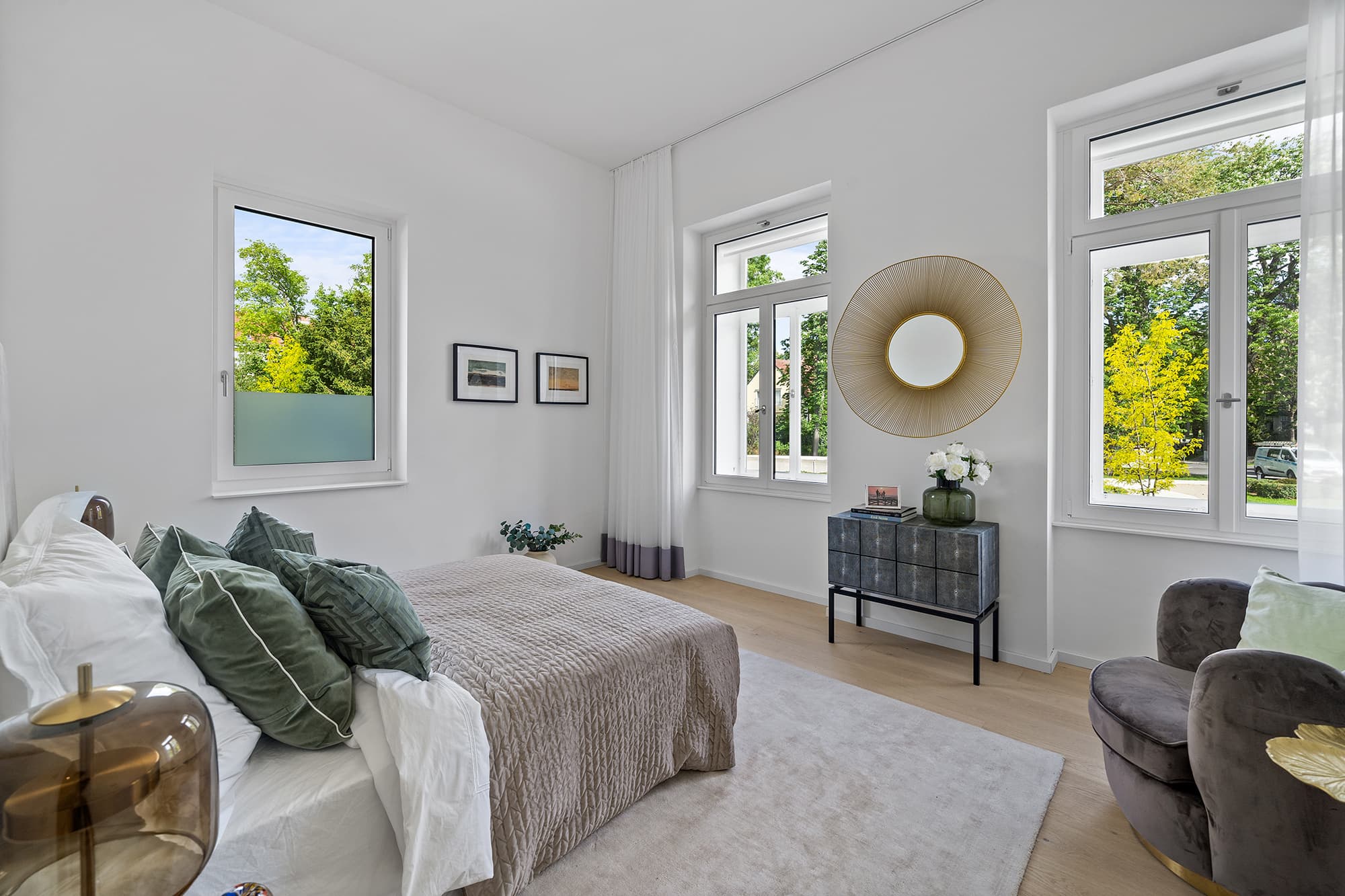 JSG - Schlafzimmer mit Blick nach Aussen